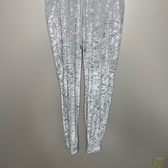 Lululemon ready to crush velour silver jogger Pants 4 - Picture 3 of 8